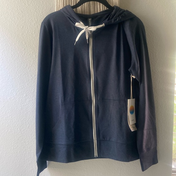 🆕Vuori Halo Performance Hoodie 2.0 in Color: Midnight Heather - Picture 8 of 9